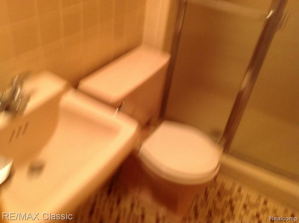 32176 Baintree Road Farmington, MI 48334 - Photo 21 of 41 CameraAwesomePhoto_20.jpg