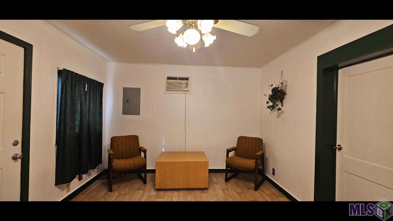 704 Ash Street Franklin, LA 70538 - Photo 4 of 13 Kitchen / Den