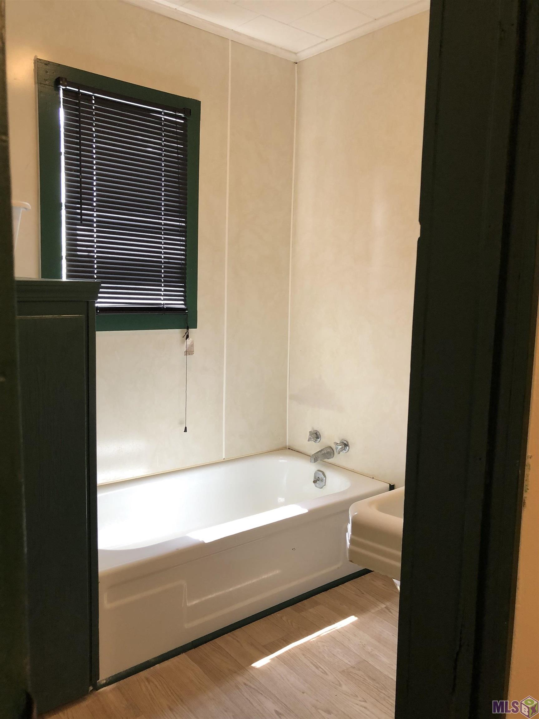 704 Ash Street Franklin, LA 70538 - Photo 9 of 13 Bathroom