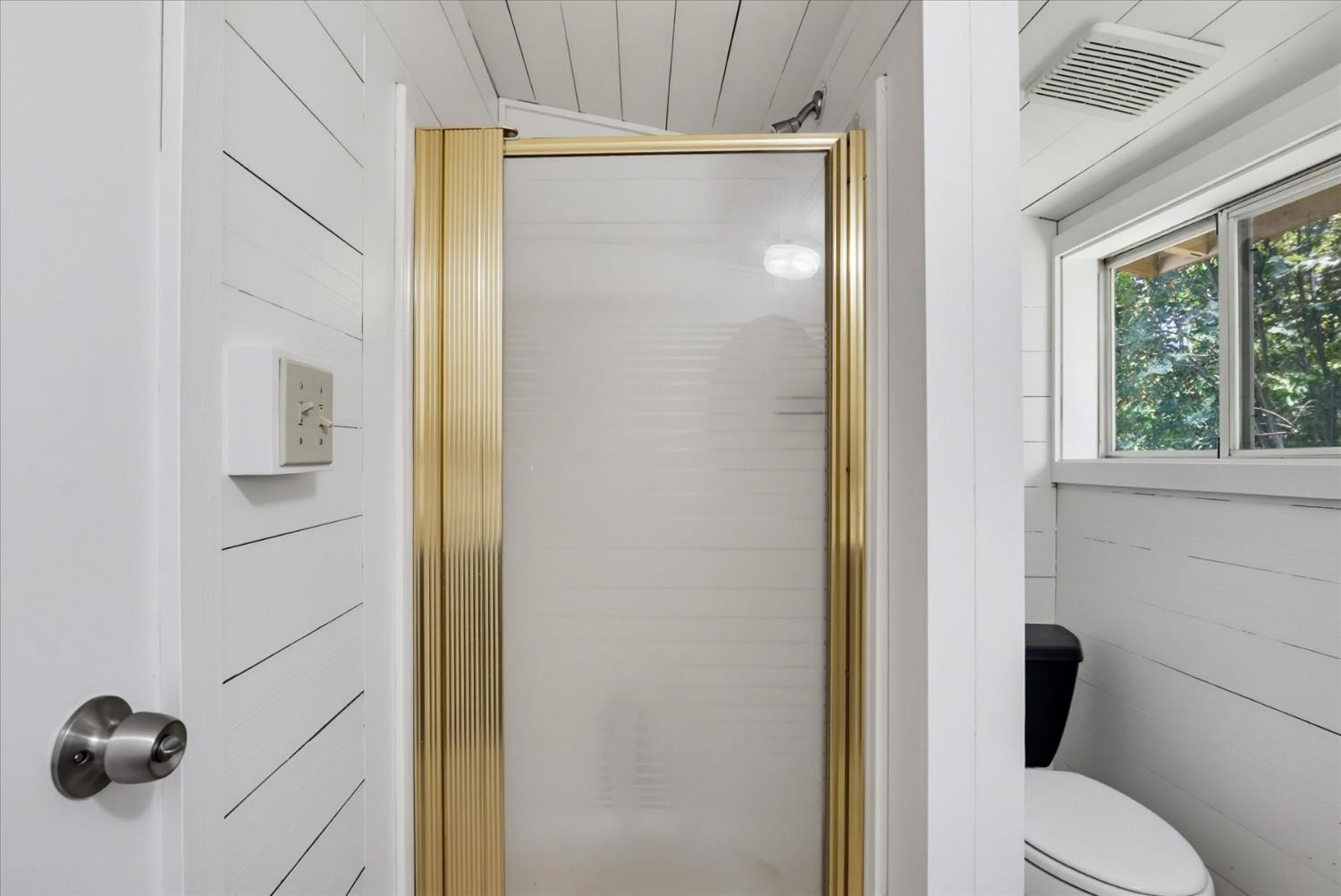 12666 Robinson Road Nevada City, CA 95959 - Photo 39 of 72 Bathroom in Guest space