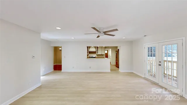 a view of a livingroom with a ceiling fan