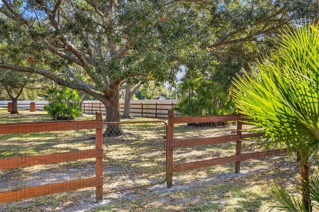 $810,000 | 1860 MacKintosh Boulevard, Nokomis, FL 34275