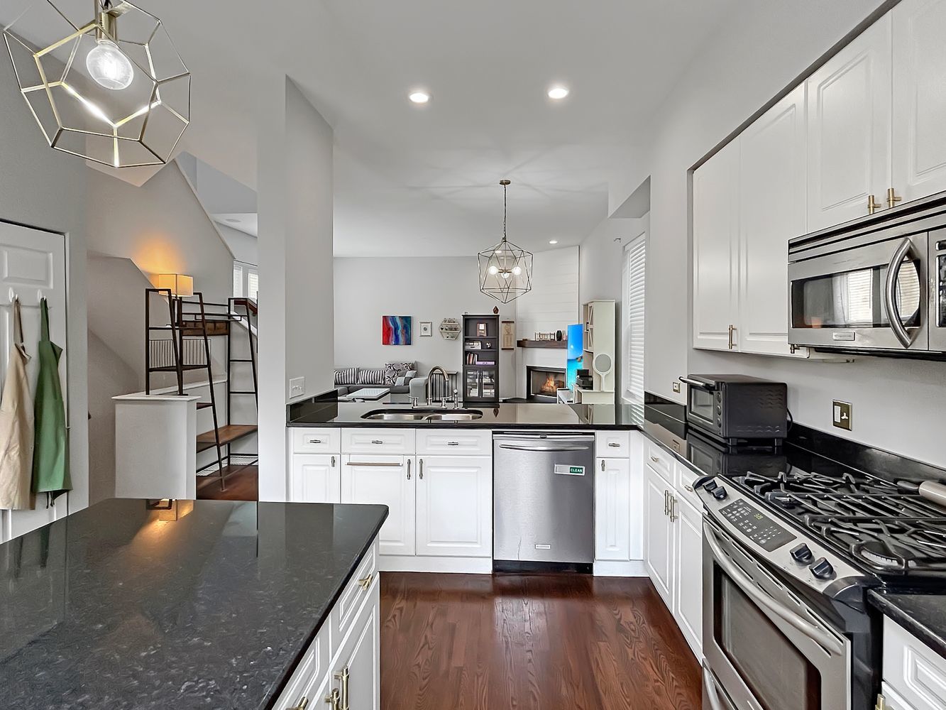 7521 Brown Avenue, Unit G Forest Park, IL 60130 - Photo 9 of 31