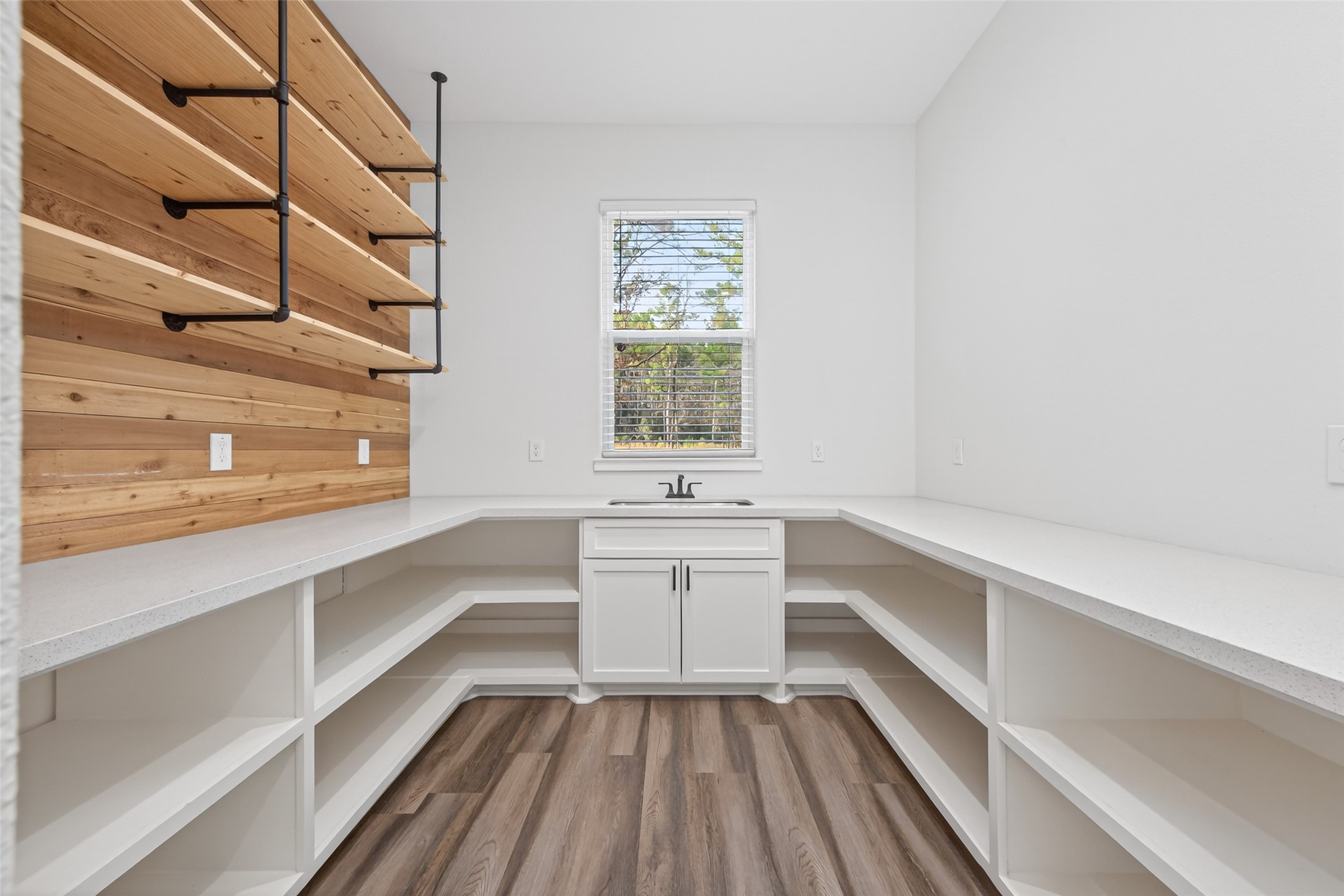 360 Dipping Vat Road Huntsville, TX 77340 - Photo 14 of 38 Large walk in pantry