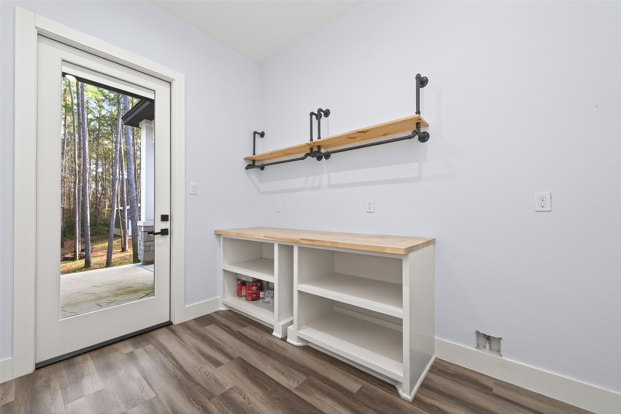 360 Dipping Vat Road Huntsville, TX 77340 - Photo 15 of 38 Utility room veiw 1