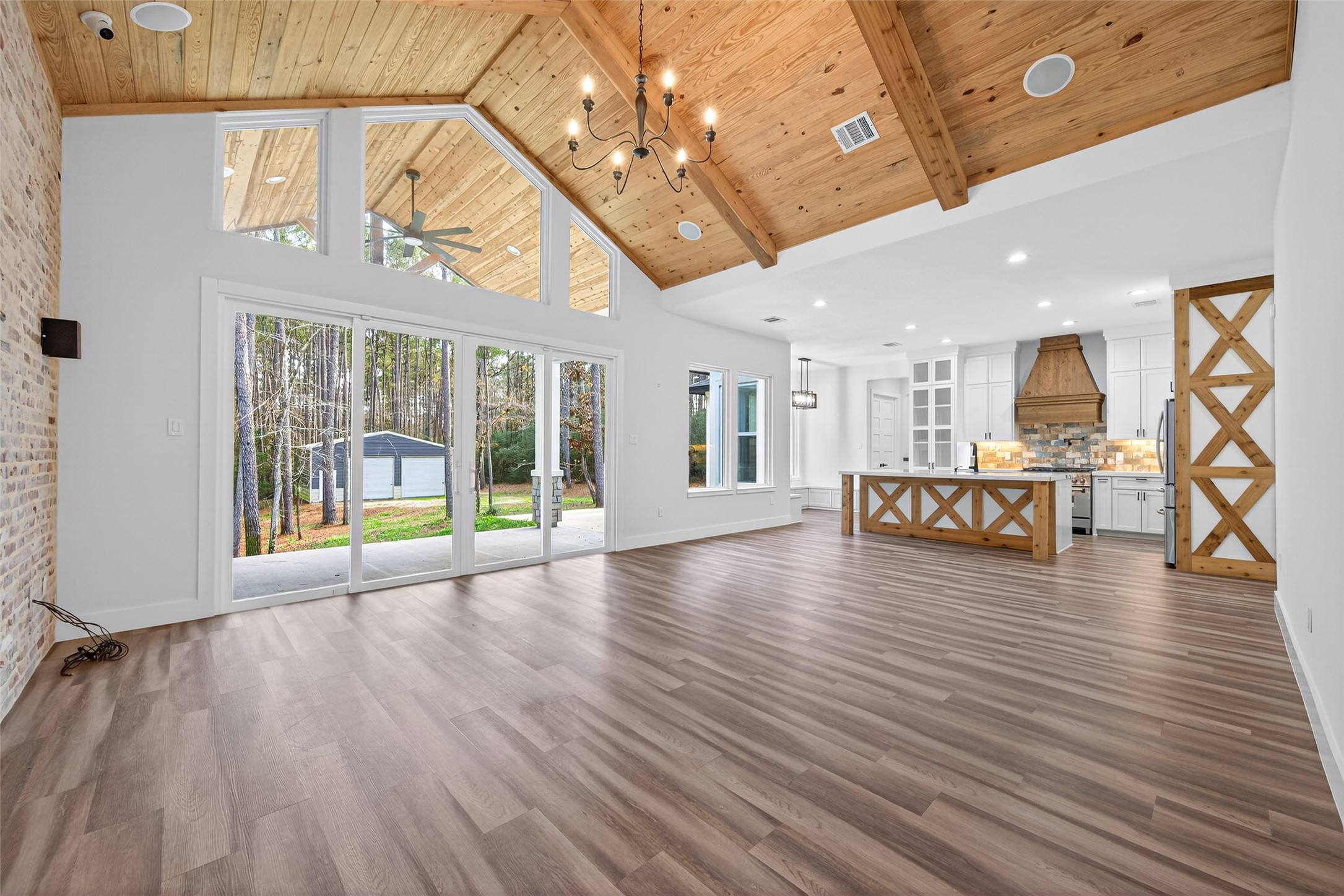 360 Dipping Vat Road Huntsville, TX 77340 - Photo 6 of 38 Main living area with high cathedral ceiling