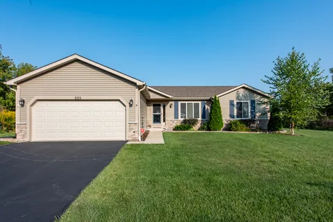 $375,000 | 225 Cavin Avenue, Winthrop Harbor, IL 60096