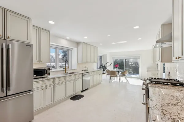 $1,299,900 | 3623 Pebble Beach Road, Northbrook, IL 60062