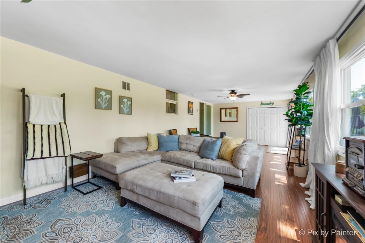 180 Arrowhead Trail Carol Stream, IL 60188 - Photo 7 of 16