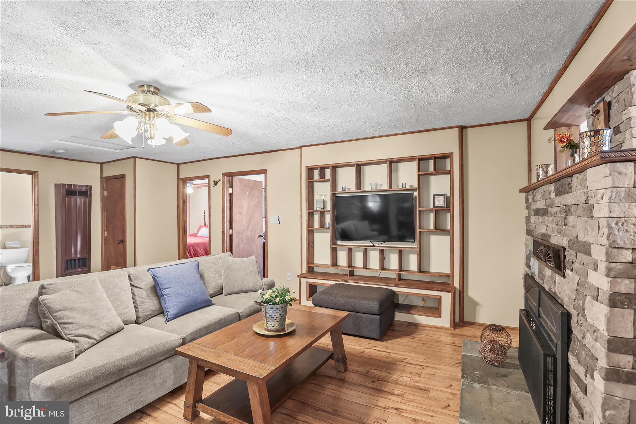 120 Timber Lane Aspers, PA 17304 - Photo 2 of 29 Living Room