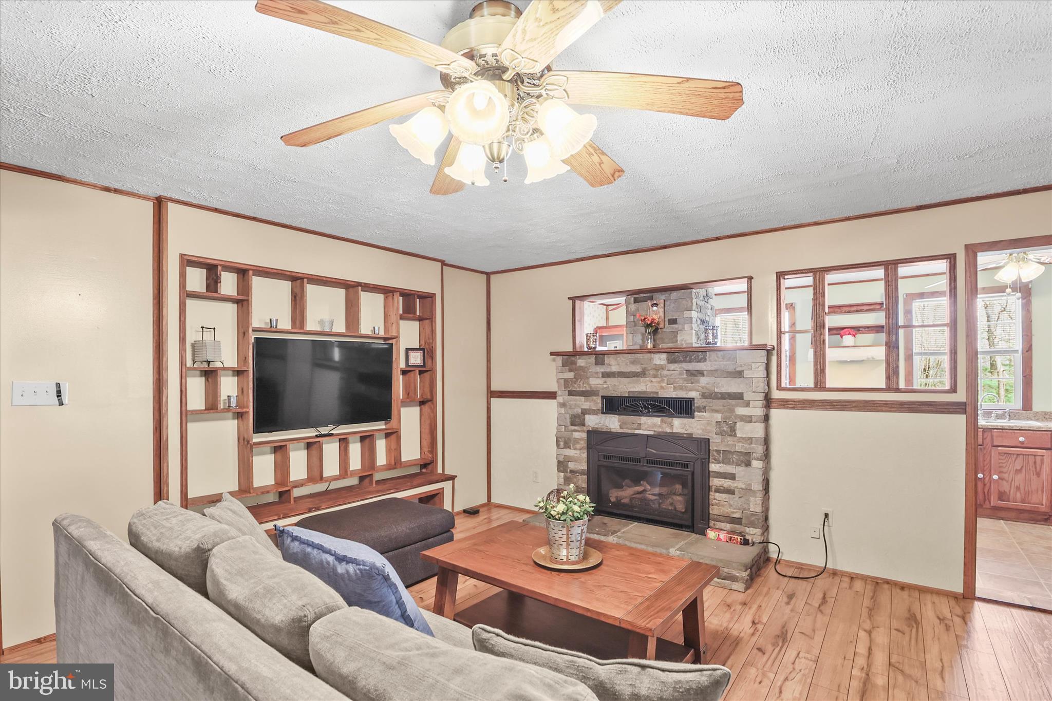 120 Timber Lane Aspers, PA 17304 - Photo 3 of 29 Living Room