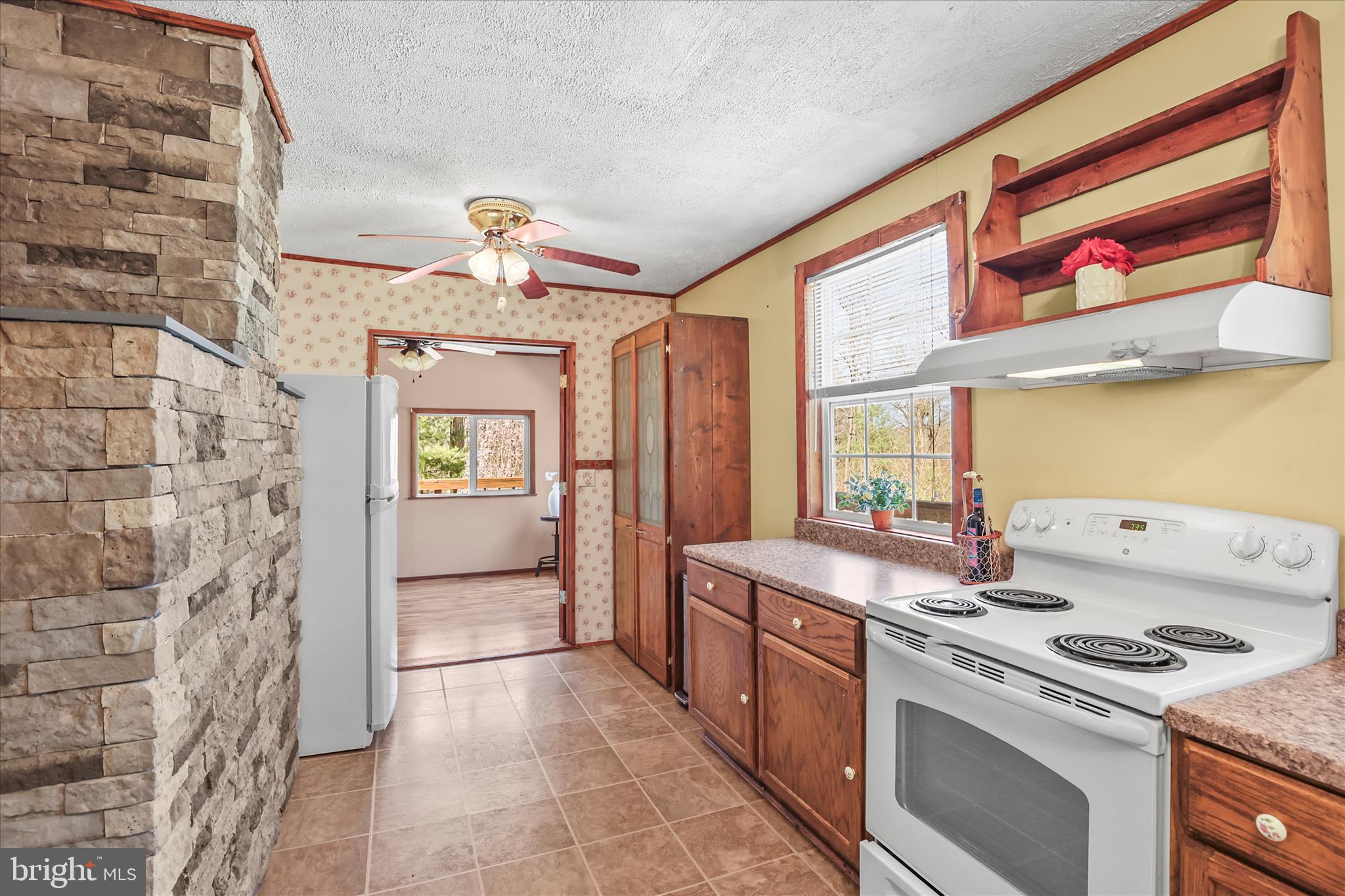 120 Timber Lane Aspers, PA 17304 - Photo 6 of 29 Kitchen looking into Dining Room
