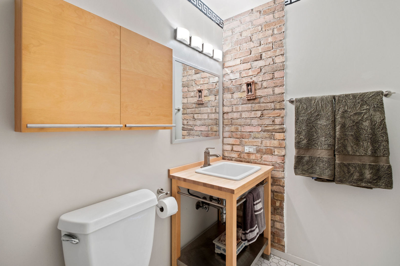 1601 West School Street, Unit 511 Chicago, IL 60657 - Photo 16 of 23 a utility room with dryer and washer