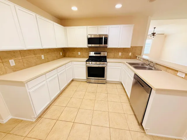 $2,550 | 5818 Kenwood, Missouri City, TX 77459