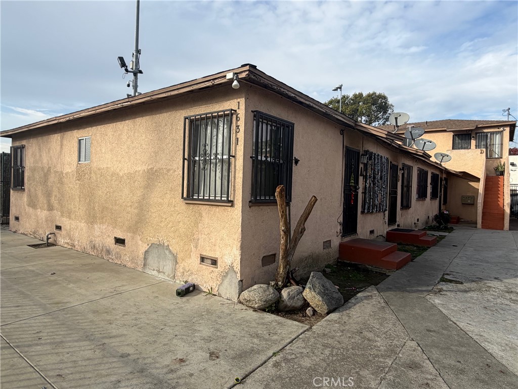 1631 East Saunders Street Compton, CA 90221 - Photo 4 of 5 a view of a house with backyard