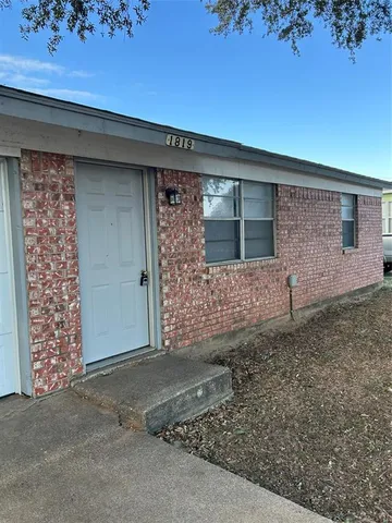 $1,600 | 1819 Pelican Drive North, Pelican Bay, TX 76020