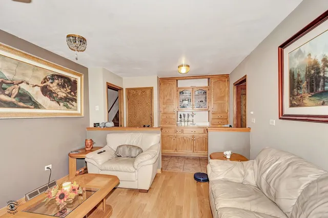 $460,000 | 17348 Bluff Road, Lemont, IL 60439