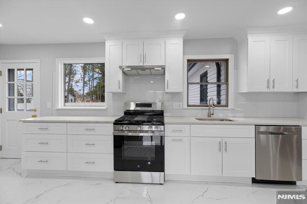 229 Standish Road Paramus, NJ 07652 - Photo 12 of 39
