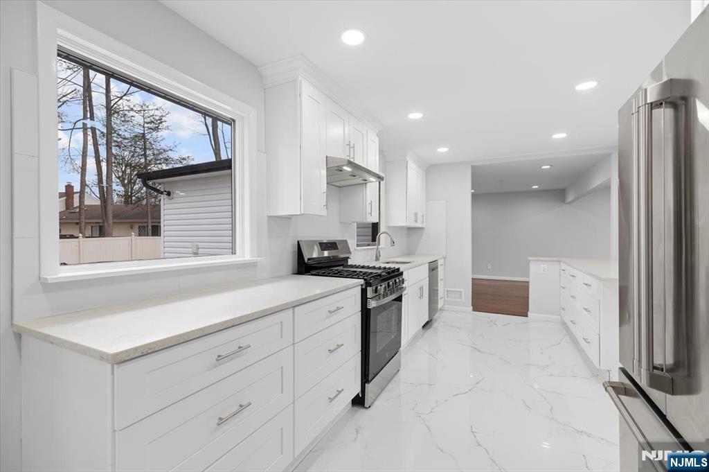 229 Standish Road Paramus, NJ 07652 - Photo 13 of 43