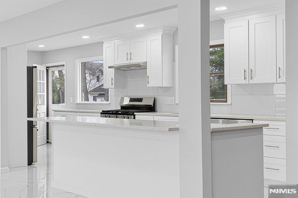 229 Standish Road Paramus, NJ 07652 - Photo 14 of 39