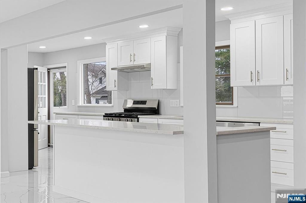 229 Standish Road Paramus, NJ 07652 - Photo 14 of 43