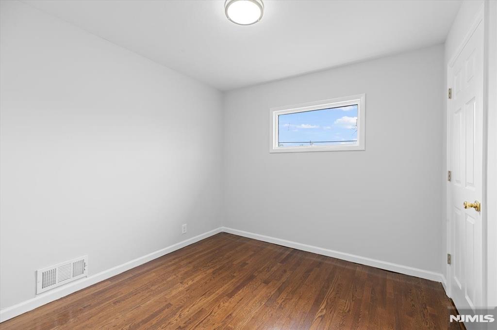 229 Standish Road Paramus, NJ 07652 - Photo 15 of 39