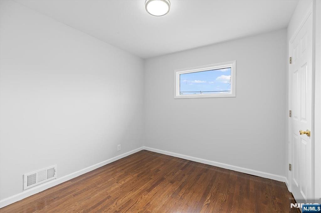 229 Standish Road Paramus, NJ 07652 - Photo 15 of 43