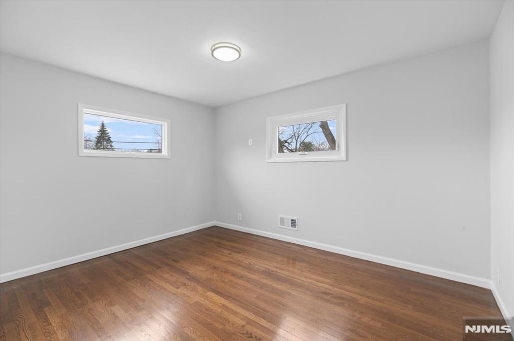 229 Standish Road Paramus, NJ 07652 - Photo 16 of 39