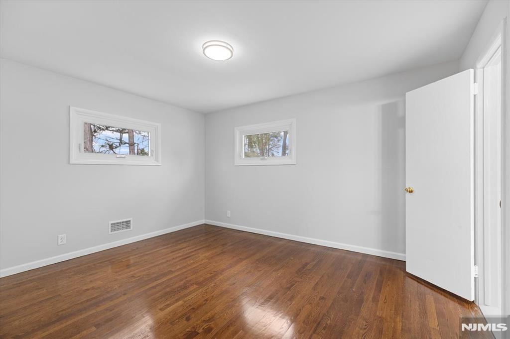 229 Standish Road Paramus, NJ 07652 - Photo 18 of 39