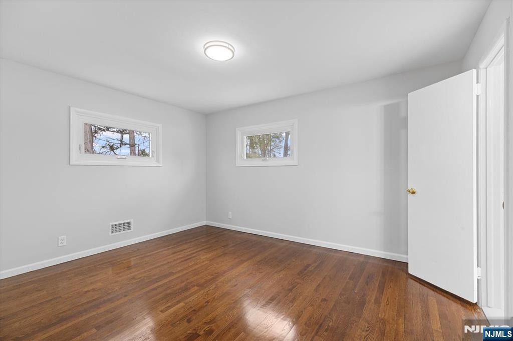 229 Standish Road Paramus, NJ 07652 - Photo 18 of 43