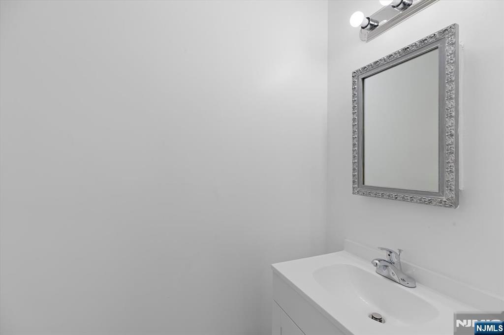 229 Standish Road Paramus, NJ 07652 - Photo 20 of 43