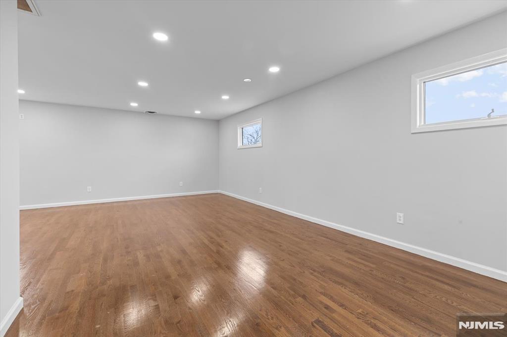 229 Standish Road Paramus, NJ 07652 - Photo 22 of 39