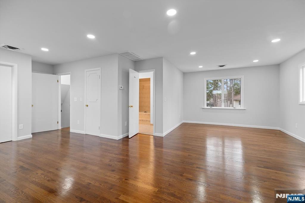 229 Standish Road Paramus, NJ 07652 - Photo 23 of 43