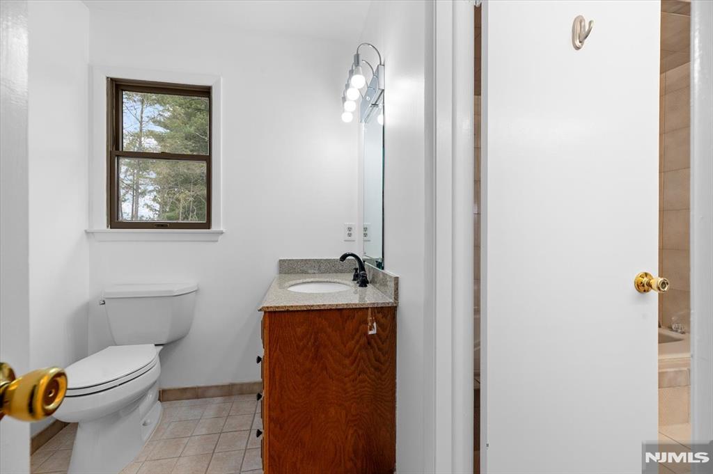 229 Standish Road Paramus, NJ 07652 - Photo 25 of 39