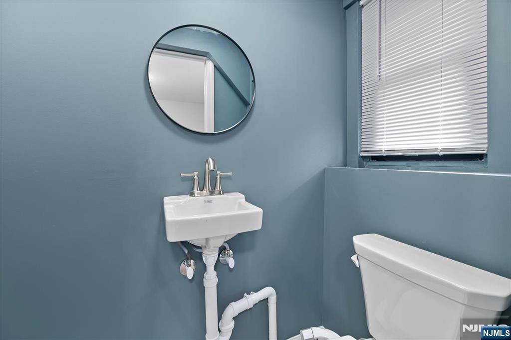 229 Standish Road Paramus, NJ 07652 - Photo 29 of 43
