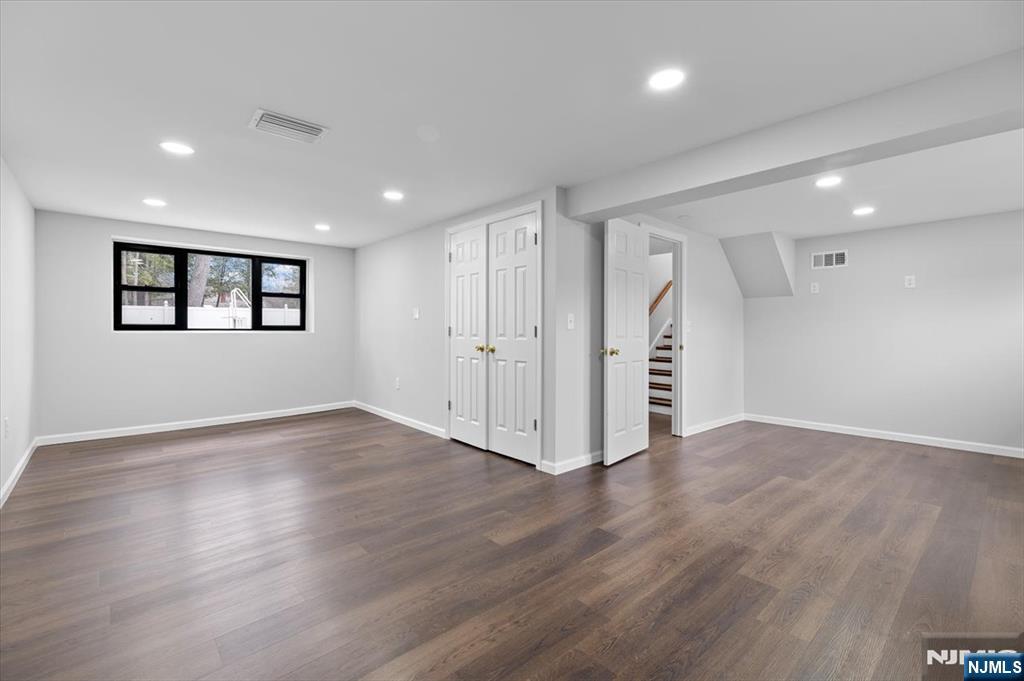 229 Standish Road Paramus, NJ 07652 - Photo 30 of 43