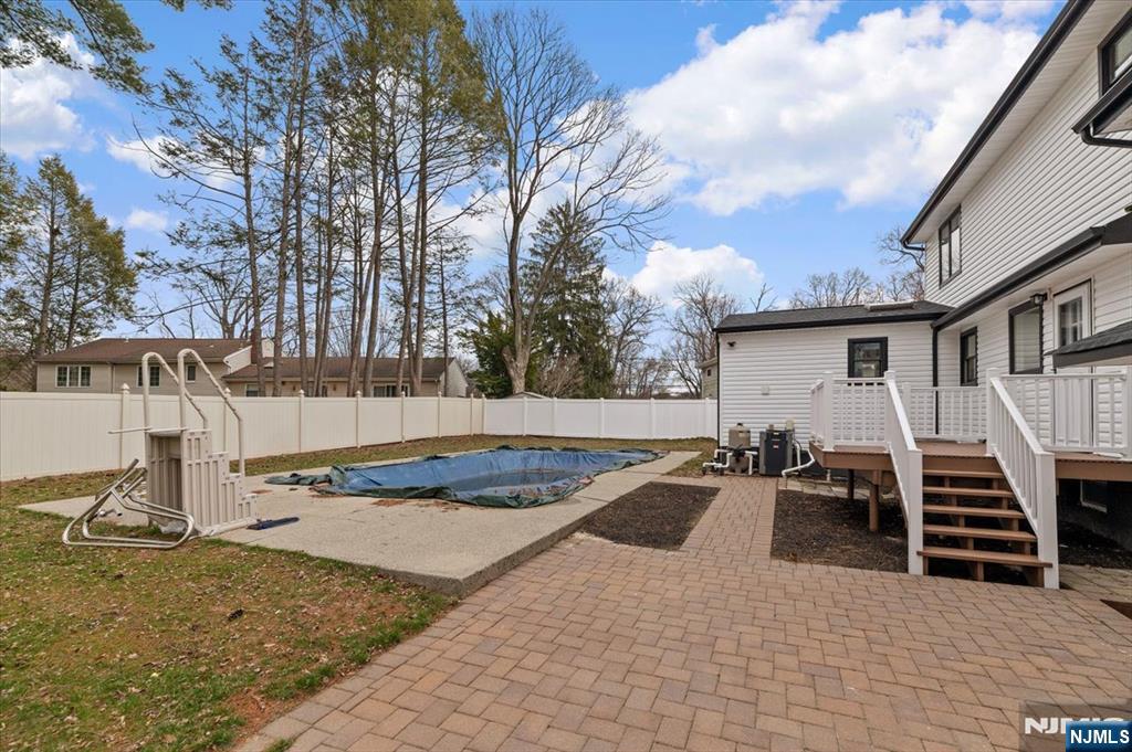 229 Standish Road Paramus, NJ 07652 - Photo 32 of 43