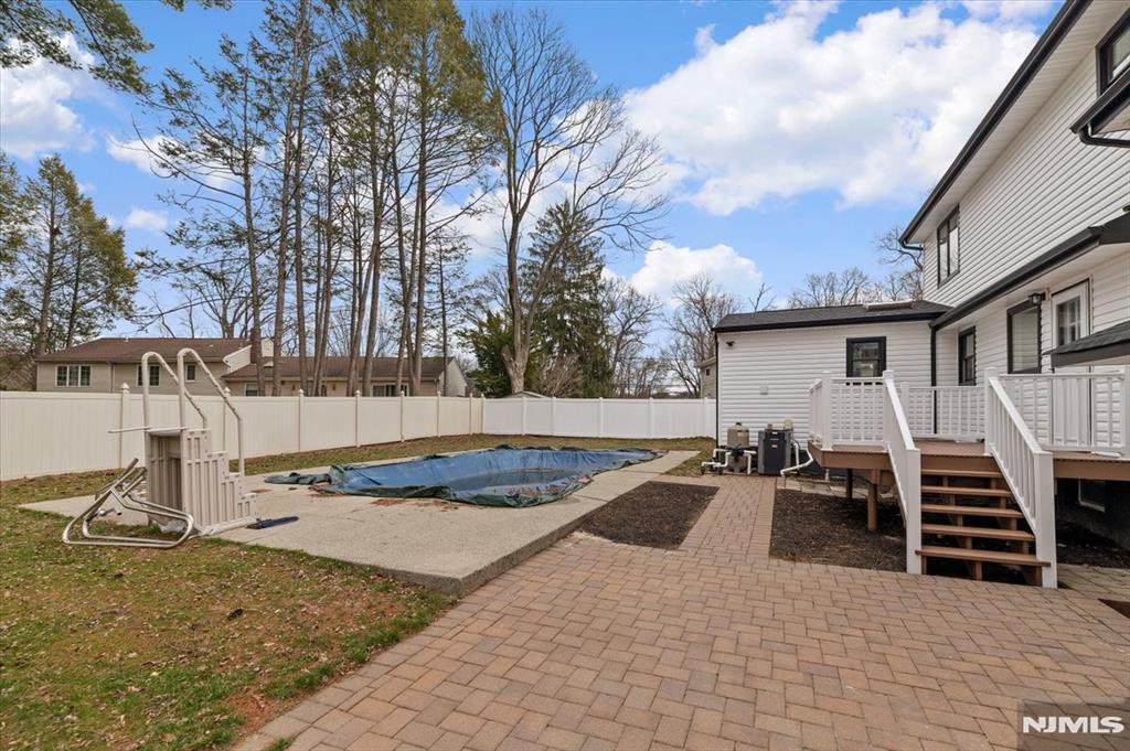 229 Standish Road Paramus, NJ 07652 - Photo 32 of 39