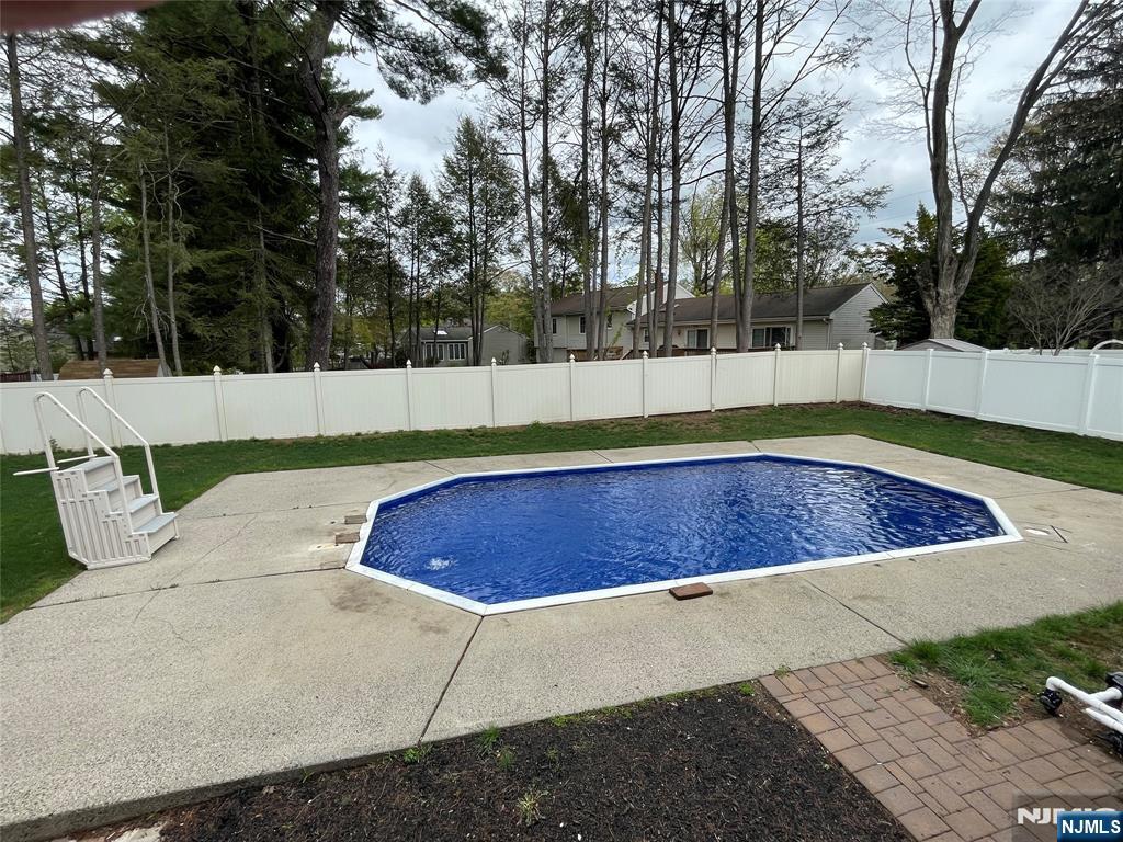 229 Standish Road Paramus, NJ 07652 - Photo 33 of 43