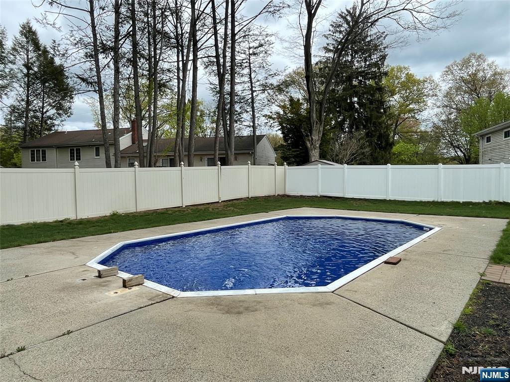 229 Standish Road Paramus, NJ 07652 - Photo 34 of 43