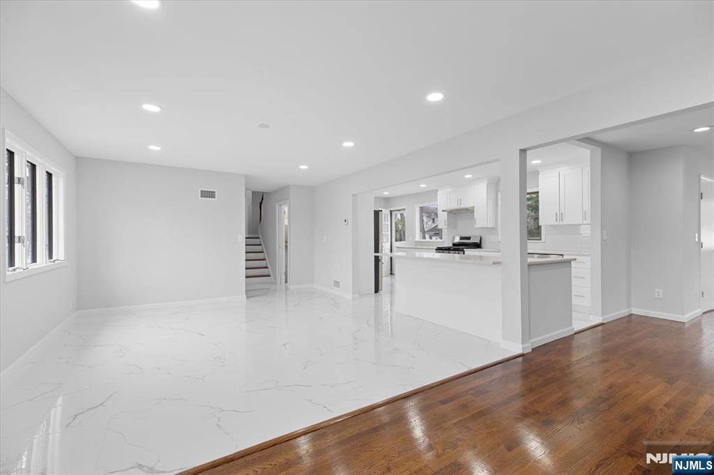 229 Standish Road Paramus, NJ 07652 - Photo 7 of 43
