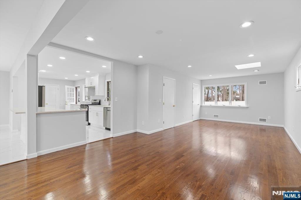 229 Standish Road Paramus, NJ 07652 - Photo 8 of 43