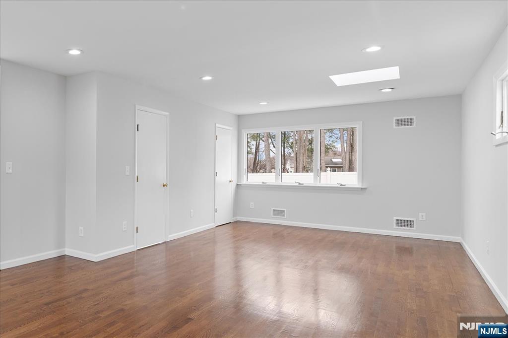 229 Standish Road Paramus, NJ 07652 - Photo 9 of 43