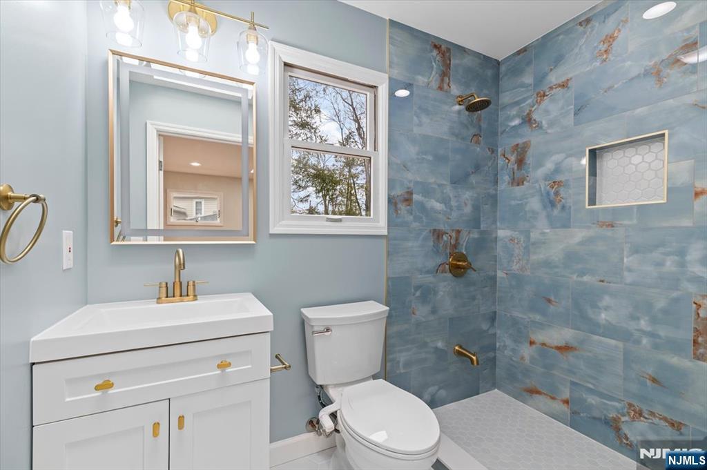 229 Standish Road Paramus, NJ 07652 - Photo 10 of 43