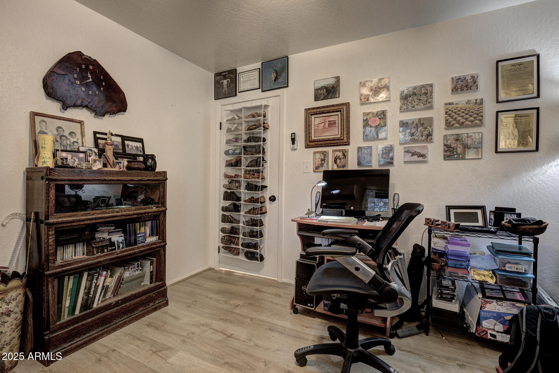 9019 Pinon Lane Pine, AZ 85544 - Photo 21 of 34 a view of a workspace with furniture and book shelf