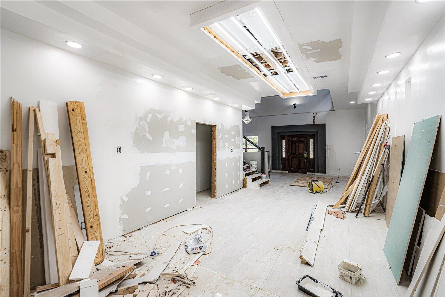 7723 Reese Road Memphis, TN 38133 - Photo 11 of 33 a view of a hallway with furniture