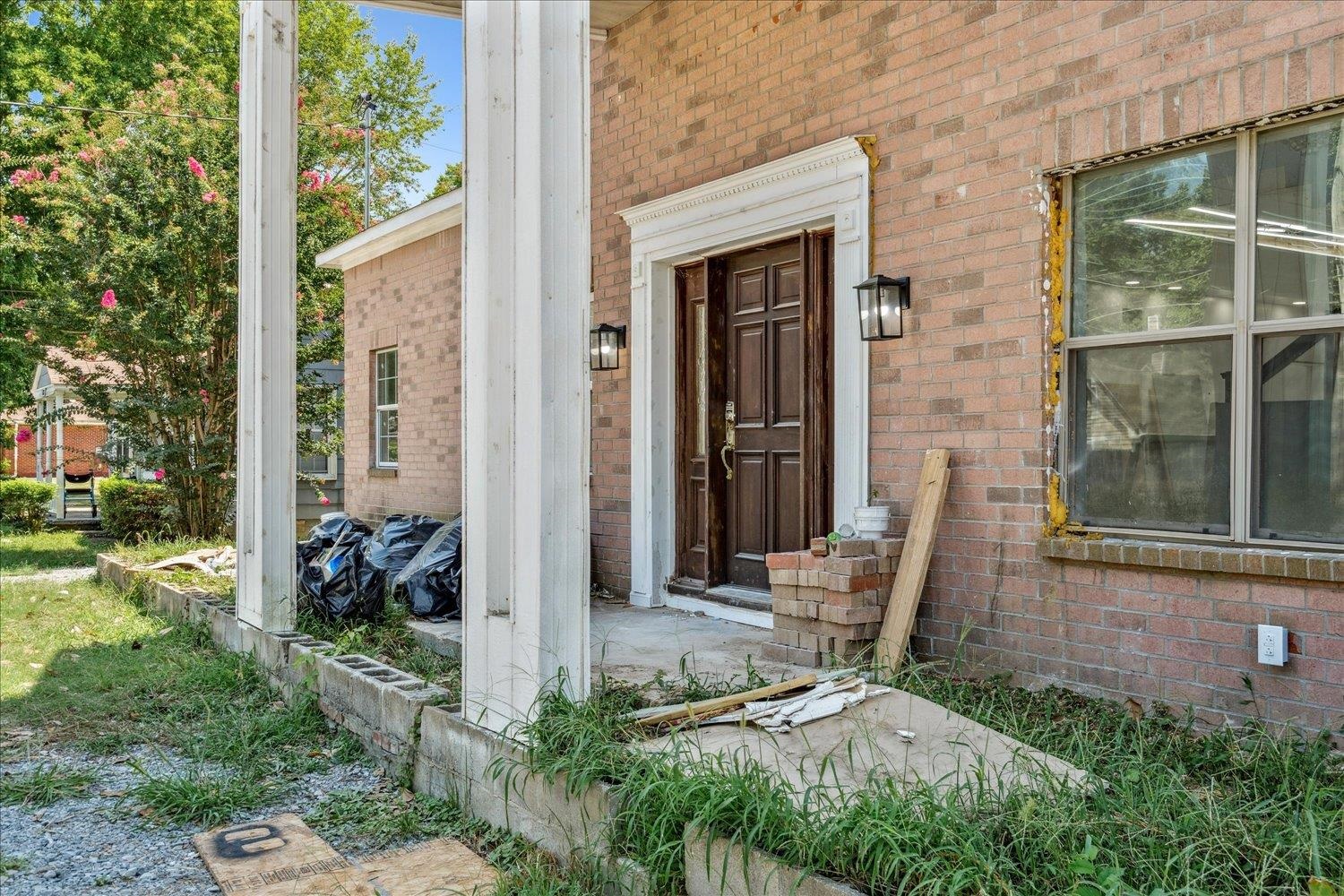 7723 Reese Road Memphis, TN 38133 - Photo 5 of 33 a view of backyard of the house with outdoor seating