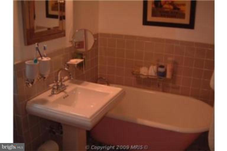 313 Marvin Road Silver Spring, MD 20901 - Photo 17 of 20 Upper level bath w/separate tub & custom shower.