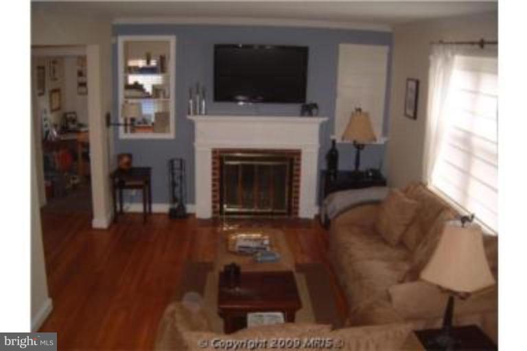 313 Marvin Road Silver Spring, MD 20901 - Photo 6 of 20 Large living room w/fireplace & crown molding.