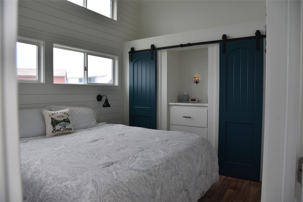 6465 Peninsula Road Kerens, TX 75144 - Photo 12 of 34 a bedroom with a large bed and a window